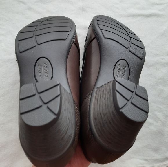 Earth Origins booties, size 6.5 wide, dark brown - Picture 4 of 11